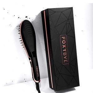 FoxyBae ROSE GOLD STRAIGHTENING BRUSH (NIB)